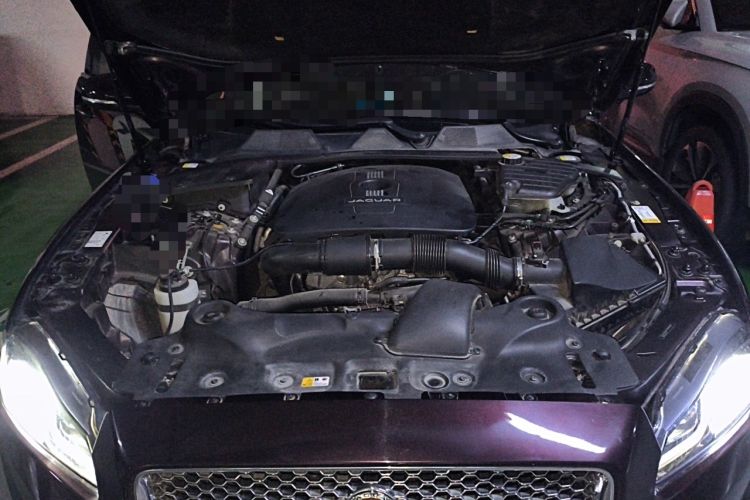 Used Jaguar XJ 2016 XJL 2.0T Two-Wheel-Drive Elegant Business Edition Engine Bay
