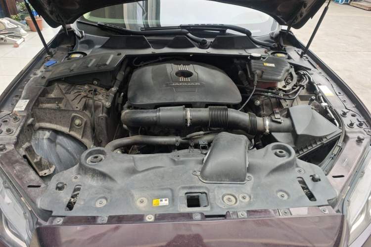 Used Jaguar XJ 2016 XJL 2.0T Two-Wheel-Drive Elegant Business Edition Engine Bay
