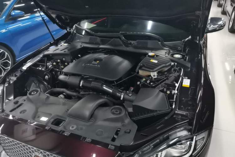 Used Jaguar XJ 2016 XJL 2.0T Two-Wheel-Drive Elegant Business Edition Engine Bay