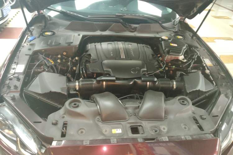 Used Jaguar XJ 2016 XJL 3.0 SC Two-Wheel-Drive Elegant Business Edition Engine Bay