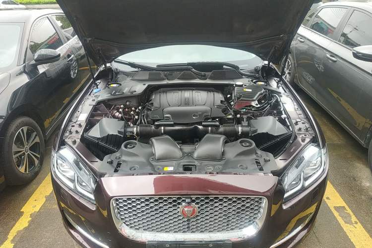 Used Jaguar XJ 2016 XJL 3.0 SC Two-Wheel-Drive Elegant Business Edition Engine Bay