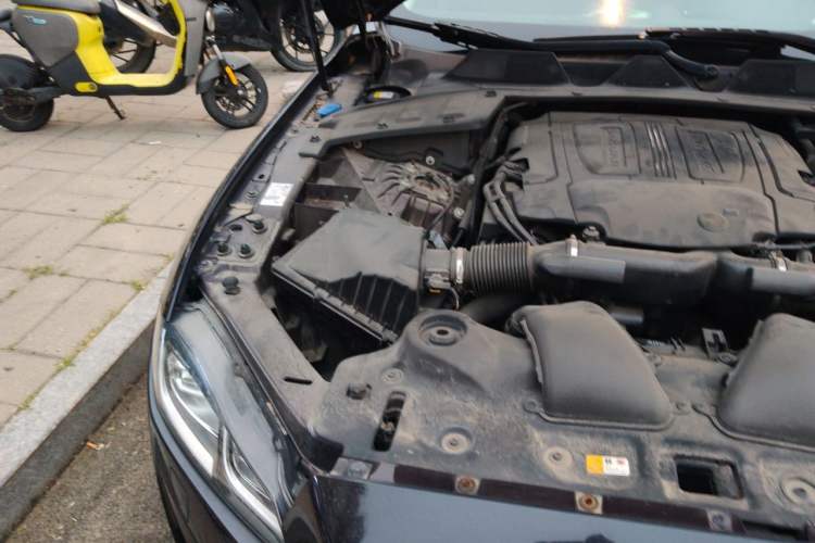 Used Jaguar XJ 2016 XJL 3.0 SC Four-Wheel Drive Panoramic Business Edition Engine Bay Right