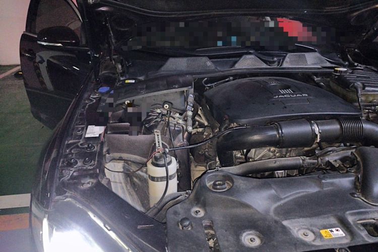 Used Jaguar XJ 2016 XJL 2.0T Two-Wheel-Drive Elegant Business Edition Engine Bay Right