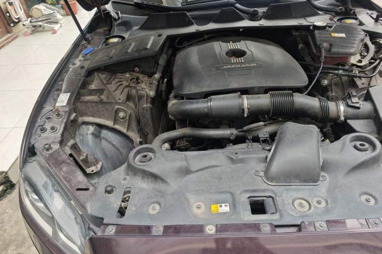 Used Jaguar XJ 2016 XJL 2.0T Two-Wheel-Drive Elegant Business Edition Engine Bay Right