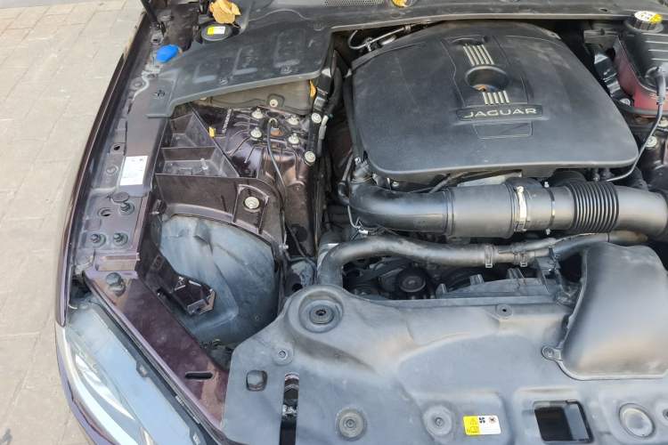 Used Jaguar XJ 2016 XJL 2.0T Two-Wheel-Drive Elegant Business Edition Engine Bay Right