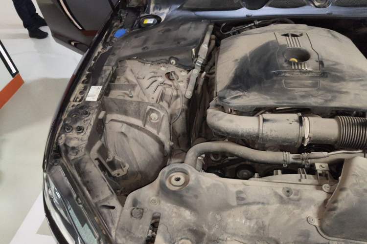 Used Jaguar XJ 2016 XJL 2.0T Two-Wheel-Drive Elegant Business Edition Engine Bay Right