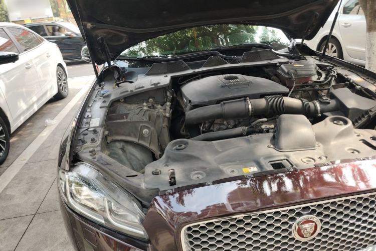 Used Jaguar XJ 2016 XJL 2.0T Two-Wheel-Drive Elegant Business Edition Engine Bay Right