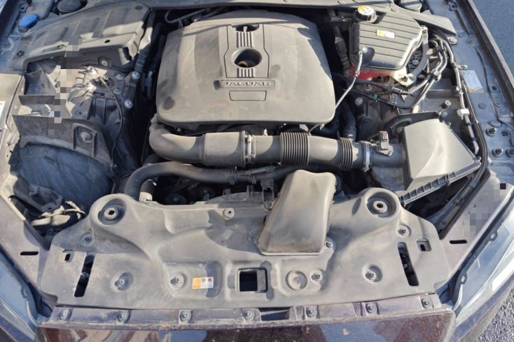 Used Jaguar XJ 2016 XJL 2.0T Two-Wheel-Drive Elegant Business Edition Engine Bay