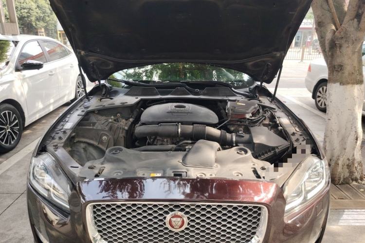 Used Jaguar XJ 2016 XJL 2.0T Two-Wheel-Drive Elegant Business Edition Engine Bay