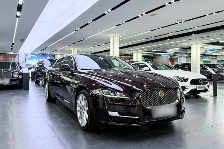 Used Jaguar XJ 2016 XJL 3.0 SC Four-Wheel Drive Panoramic Business Edition Exterior 2