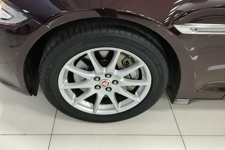 Used Jaguar XJ 2016 XJL 2.0T Two-Wheel-Drive Elegant Business Edition Exterior 4