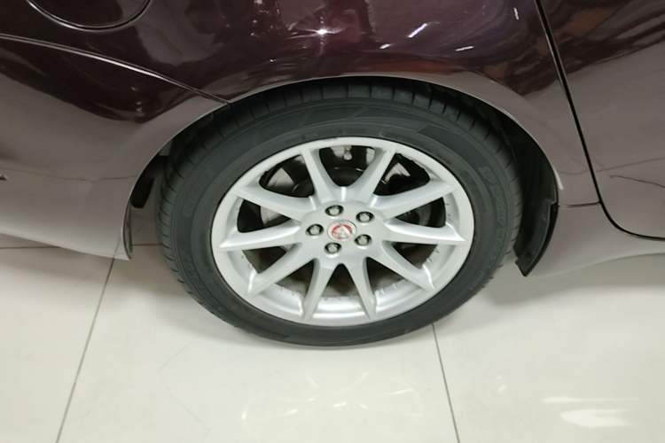 Used Jaguar XJ 2016 XJL 2.0T Two-Wheel-Drive Elegant Business Edition Exterior 5