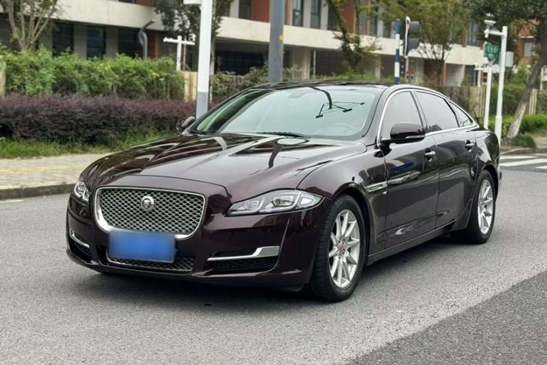 Used Jaguar XJ 2016 XJL 3.0 SC Two-Wheel-Drive Elegant Business Edition Exterior 6