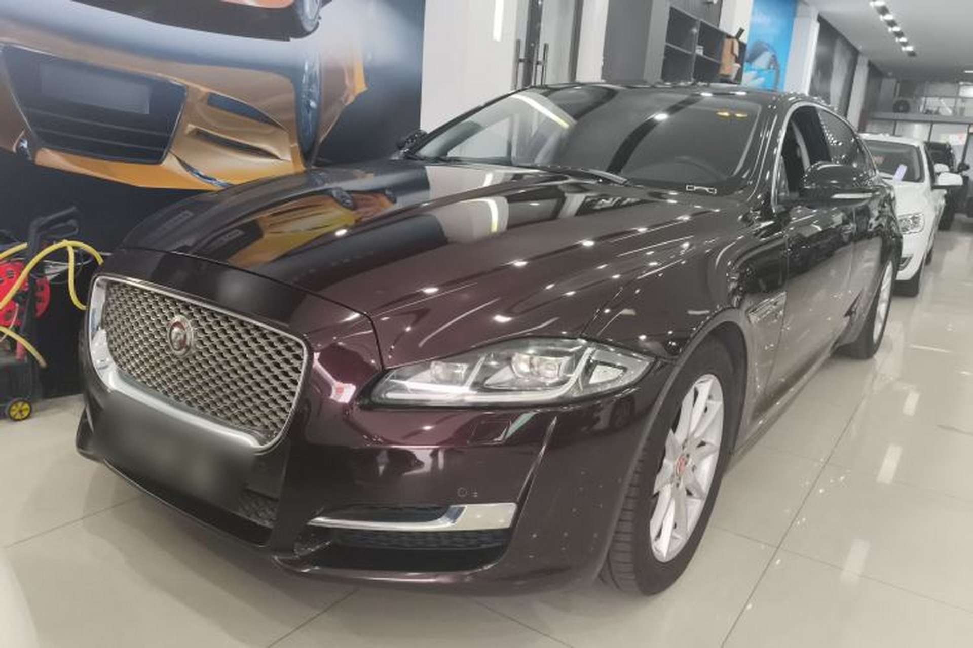 Used Jaguar XJ 2016 XJL 3.0 SC Two-Wheel-Drive Elegant Business Edition Front Left 45 Deg