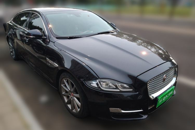 Used Jaguar XJ 2016 XJL 3.0 SC Four-Wheel Drive Panoramic Business Edition Front Right 45 Deg