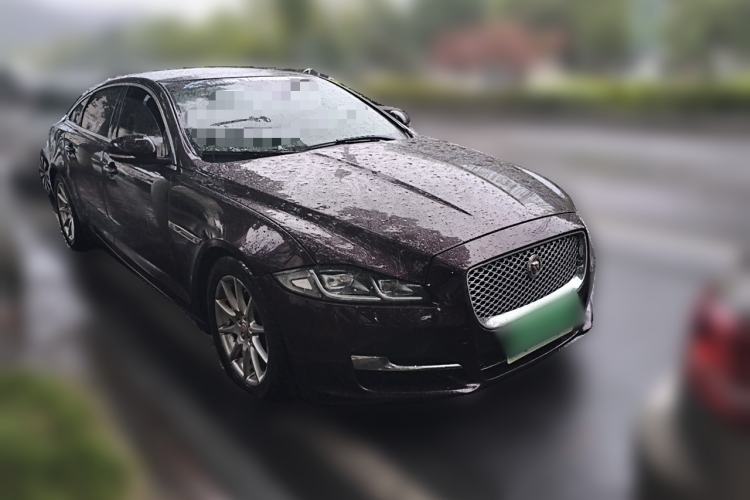 Used Jaguar XJ 2016 XJL 2.0T Two-Wheel-Drive Elegant Business Edition Front Right 45 Deg