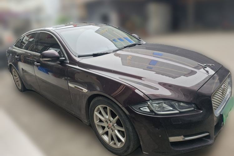 Used Jaguar XJ 2016 XJL 2.0T Two-Wheel-Drive Elegant Business Edition Front Right 45 Deg