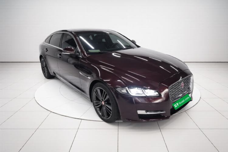 Used Jaguar XJ 2016 XJL 2.0T Two-Wheel-Drive Elegant Business Edition Front Right 45 Deg