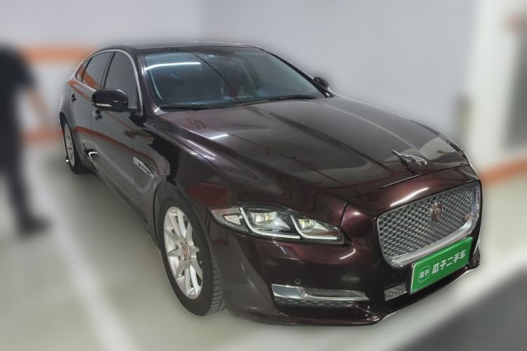 Used Jaguar XJ 2016 XJL 2.0T Two-Wheel-Drive Elegant Business Edition Front Right 45 Deg
