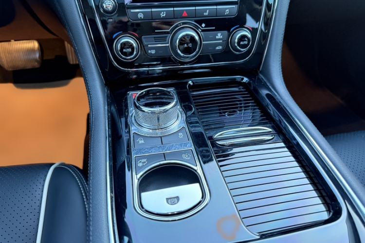 Used Jaguar XJ 2016 XJL 3.0 SC Four-Wheel Drive Panoramic Business Edition Gear Lever