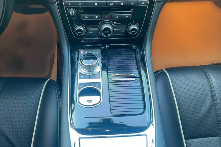 Used Jaguar XJ 2016 XJL 3.0 SC Four-Wheel Drive Panoramic Business Edition Gear Lever