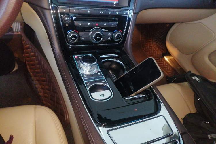 Used Jaguar XJ 2016 XJL 2.0T Two-Wheel-Drive Elegant Business Edition Gear Lever
