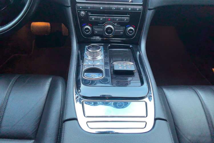 Used Jaguar XJ 2016 XJL 2.0T Two-Wheel-Drive Elegant Business Edition Gear Lever