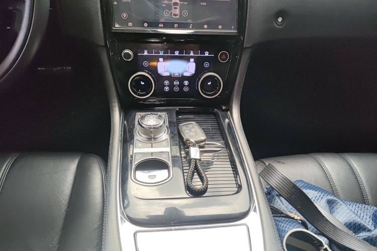 Used Jaguar XJ 2016 XJL 3.0 SC Two-Wheel-Drive Elegant Business Edition Gear Lever