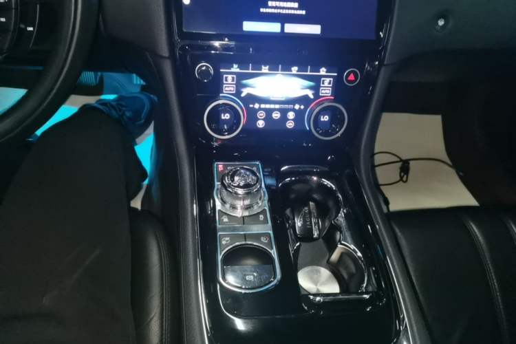 Used Jaguar XJ 2016 XJL 2.0T Two-Wheel-Drive Elegant Business Edition Gear Lever