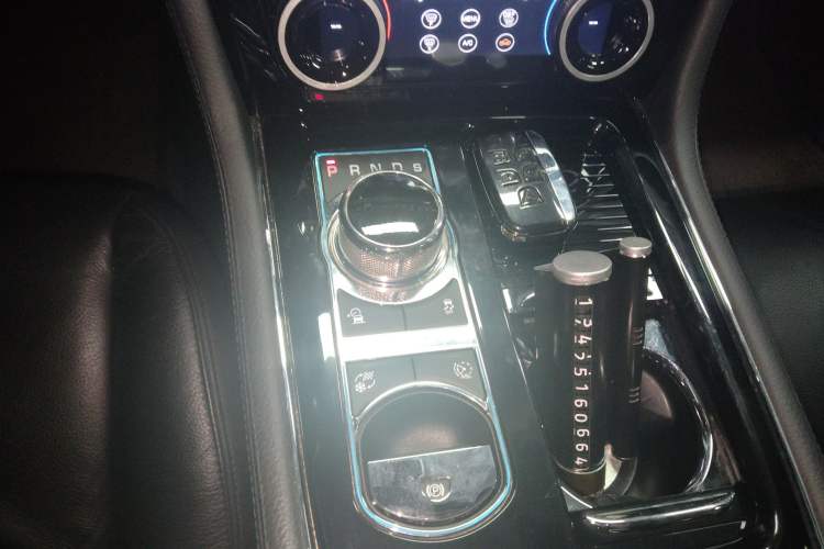 Used Jaguar XJ 2016 XJL 3.0 SC Two-Wheel-Drive Elegant Business Edition Gear Lever