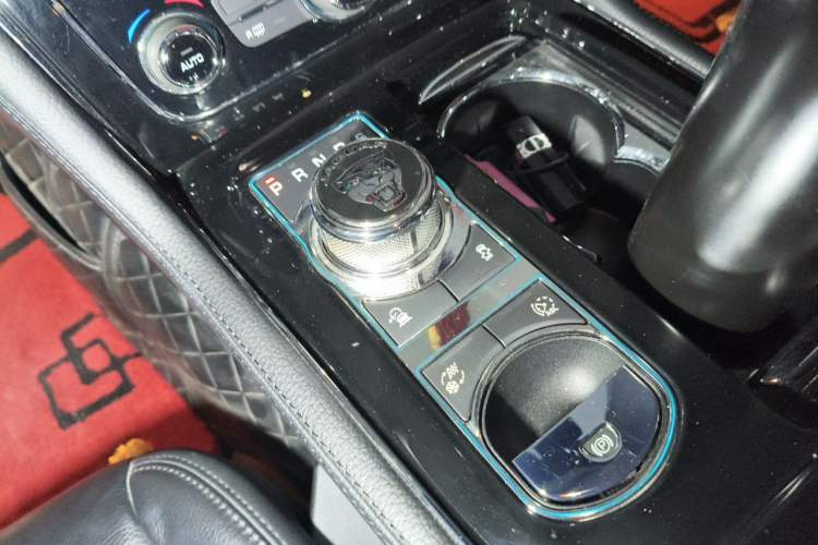 Used Jaguar XJ 2016 XJL 2.0T Two-Wheel-Drive Elegant Business Edition Gear Lever