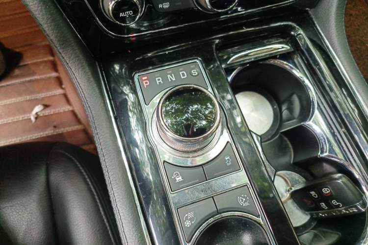 Used Jaguar XJ 2016 XJL 3.0 SC Two-Wheel-Drive Elegant Business Edition Gear Lever