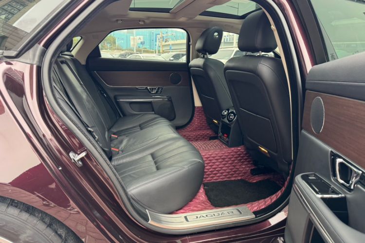 Used Jaguar XJ 2016 XJL 3.0 SC Two-Wheel-Drive Elegant Business Edition Interior 1
