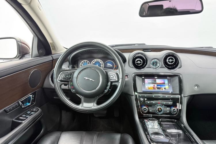 Used Jaguar XJ 2016 XJL 3.0 SC Two-Wheel-Drive Elegant Business Edition Interior 1