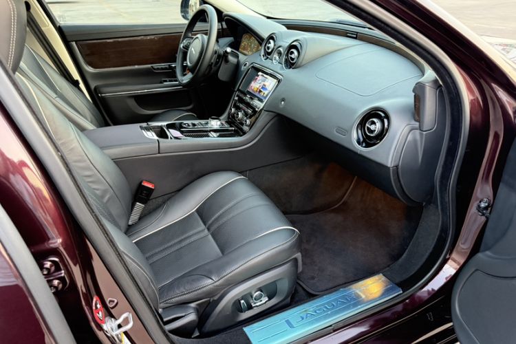 Used Jaguar XJ 2016 XJL 3.0 SC Four-Wheel Drive Panoramic Business Edition Interior 2