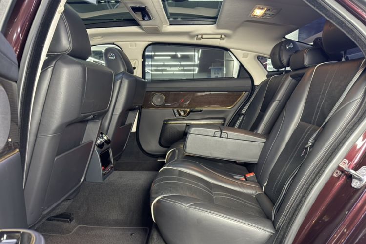 Used Jaguar XJ 2016 XJL 3.0 SC Four-Wheel Drive Panoramic Business Edition Interior 2