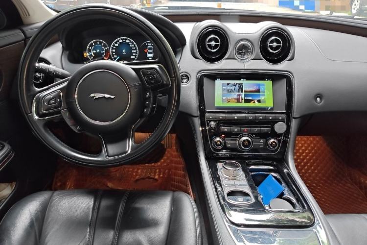 Used Jaguar XJ 2016 XJL 2.0T Two-Wheel-Drive Elegant Business Edition Interior 2