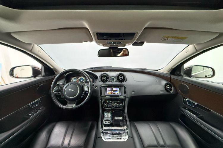 Used Jaguar XJ 2016 XJL 3.0 SC Two-Wheel-Drive Elegant Business Edition Interior 2