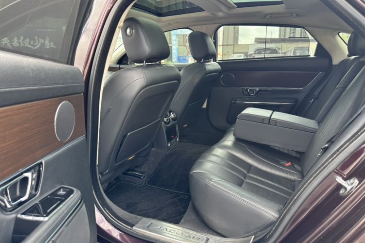 Used Jaguar XJ 2016 XJL 3.0 SC Two-Wheel-Drive Elegant Business Edition Interior 2