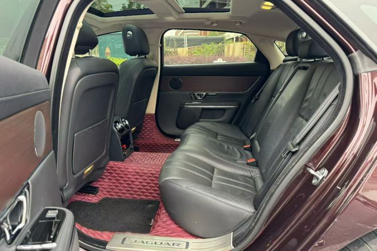 Used Jaguar XJ 2016 XJL 3.0 SC Two-Wheel-Drive Elegant Business Edition Interior 3