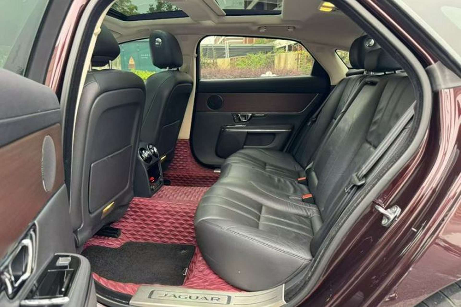 Used Jaguar XJ 2016 XJL 3.0 SC Two-Wheel-Drive Elegant Business Edition Interior 3