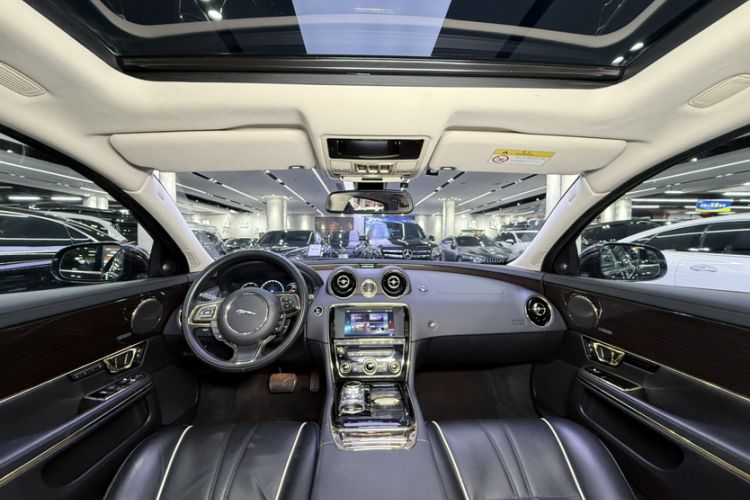 Used Jaguar XJ 2016 XJL 3.0 SC Four-Wheel Drive Panoramic Business Edition Interior 3