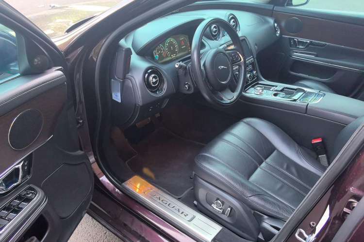 Used Jaguar XJ 2016 XJL 2.0T Two-Wheel-Drive Elegant Business Edition Interior 3