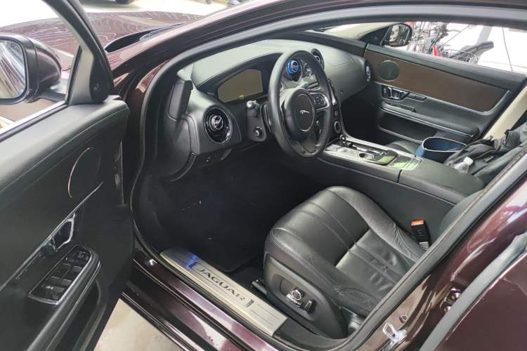 Used Jaguar XJ 2016 XJL 3.0 SC Two-Wheel-Drive Elegant Business Edition Interior 3