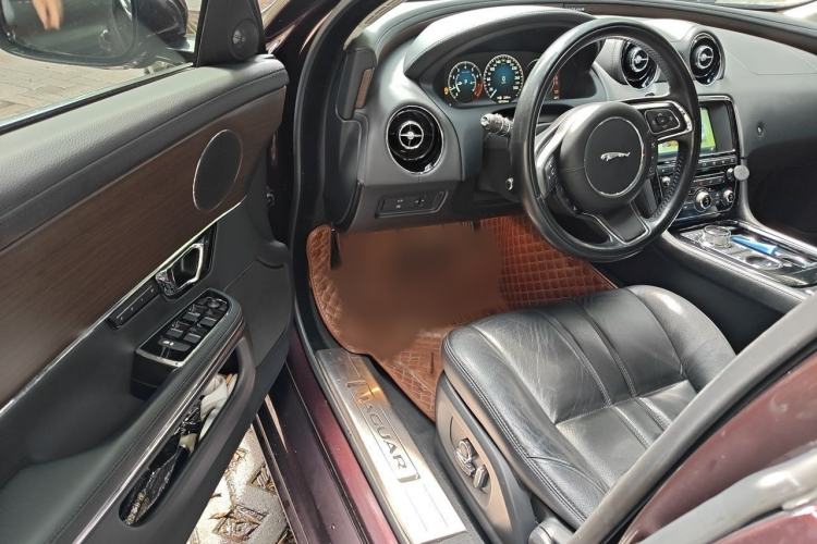 Used Jaguar XJ 2016 XJL 2.0T Two-Wheel-Drive Elegant Business Edition Interior 3