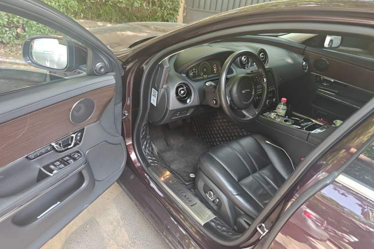 Used Jaguar XJ 2016 XJL 2.0T Two-Wheel-Drive Elegant Business Edition Interior 3