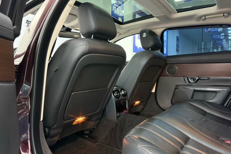Used Jaguar XJ 2016 XJL 3.0 SC Two-Wheel-Drive Elegant Business Edition Interior 3