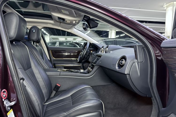 Used Jaguar XJ 2016 XJL 3.0 SC Four-Wheel Drive Panoramic Business Edition Interior 4