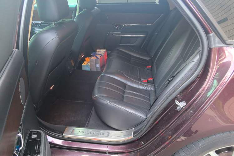 Used Jaguar XJ 2016 XJL 2.0T Two-Wheel-Drive Elegant Business Edition Interior 4