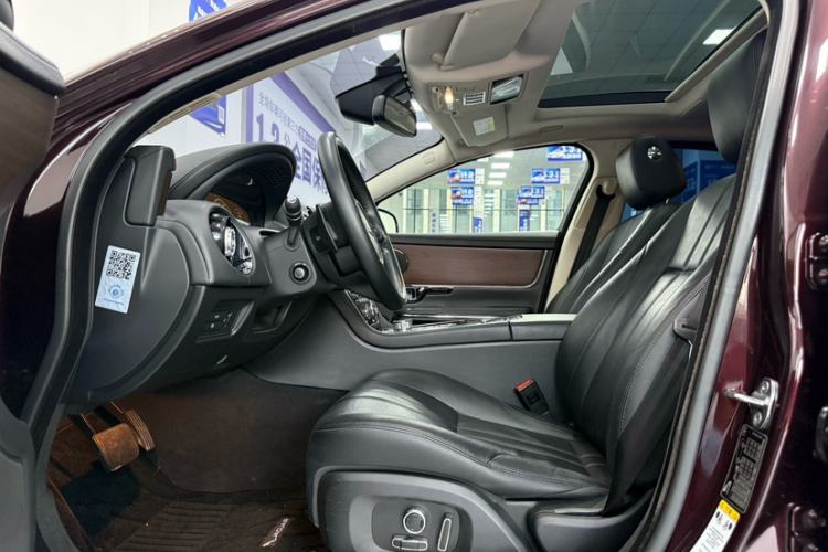 Used Jaguar XJ 2016 XJL 3.0 SC Two-Wheel-Drive Elegant Business Edition Interior 4